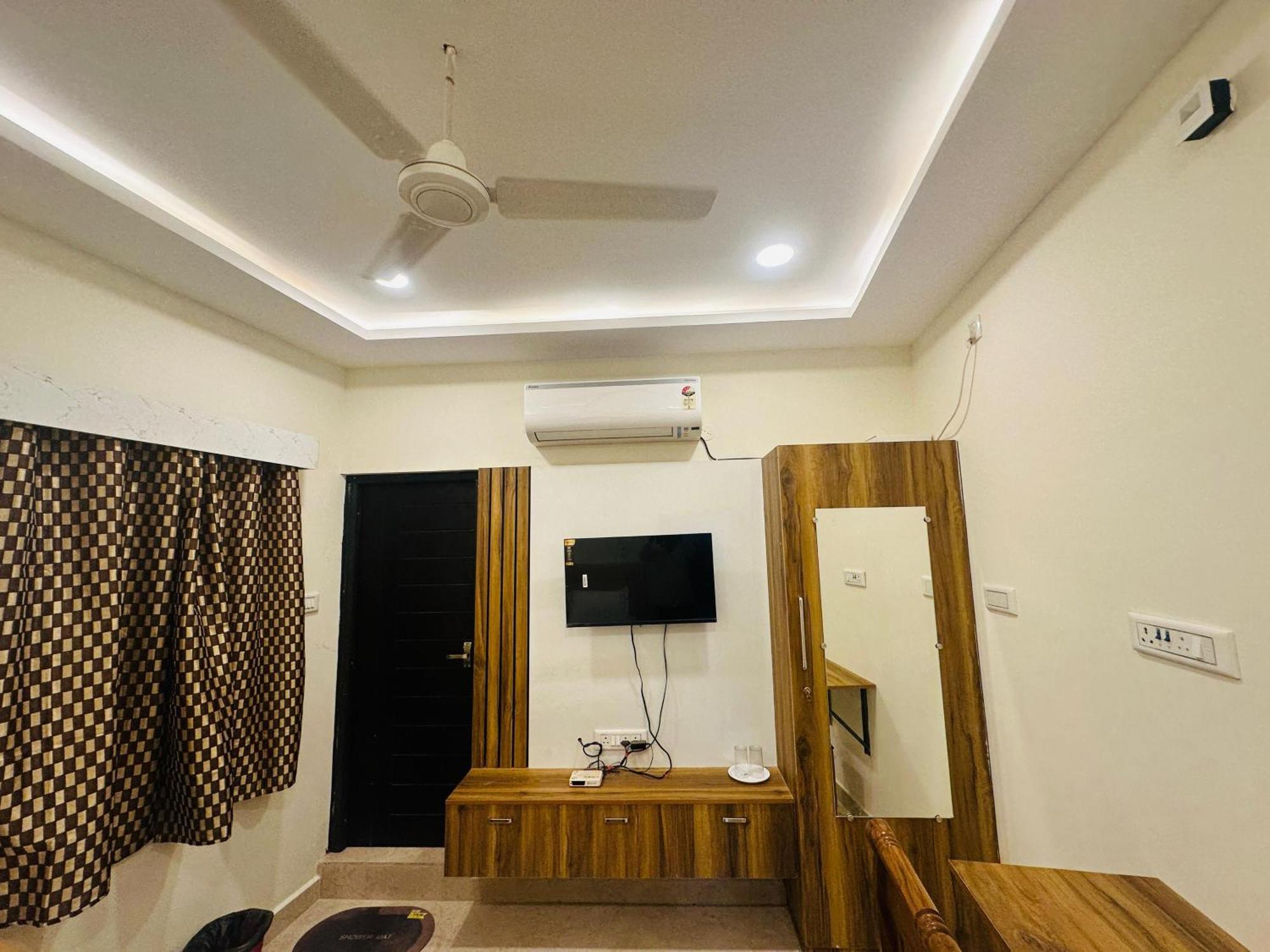 Mahadeepam Residency Villa Tiruvannāmalai Buitenkant foto