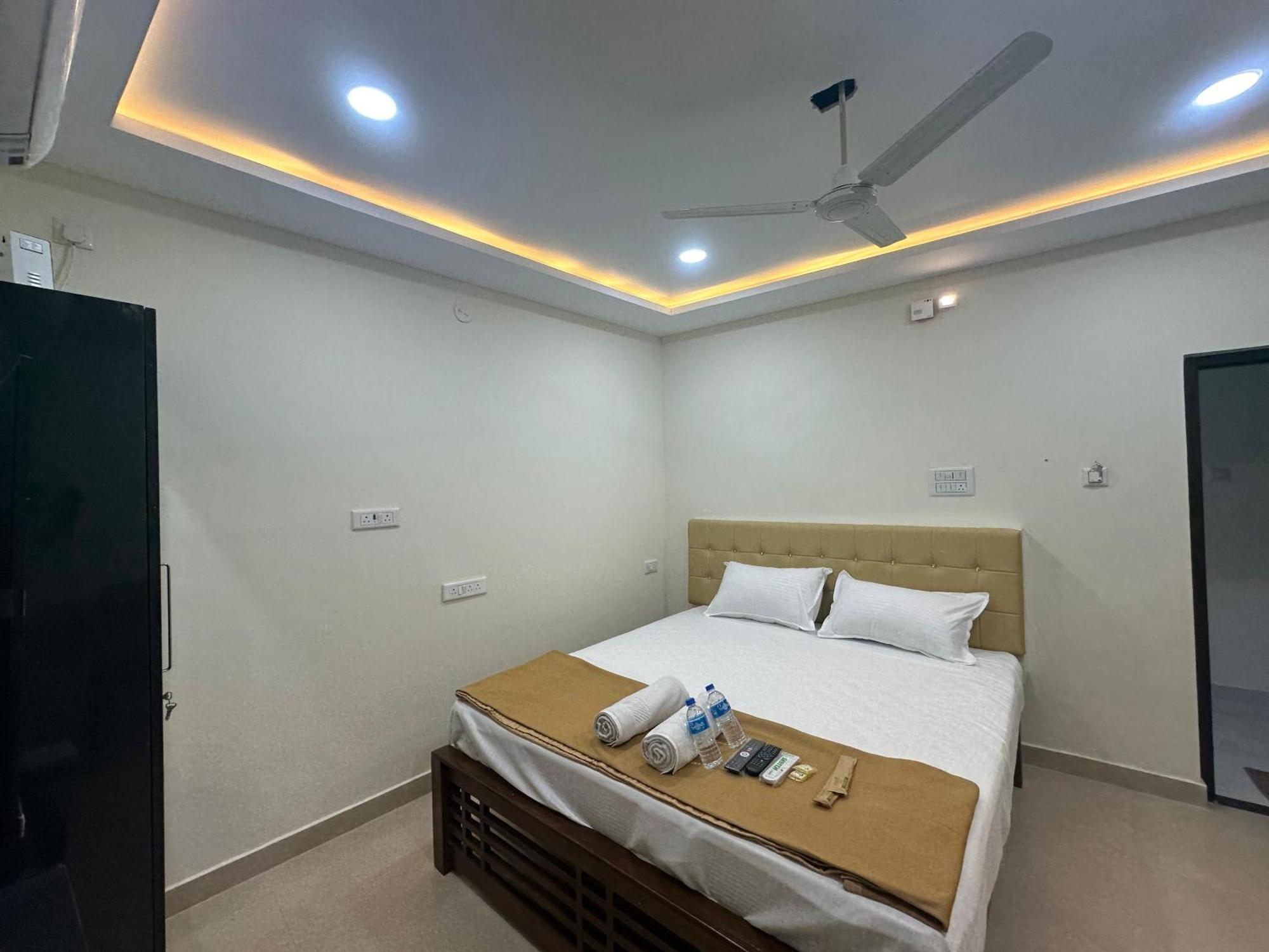 Mahadeepam Residency Villa Tiruvannāmalai Buitenkant foto